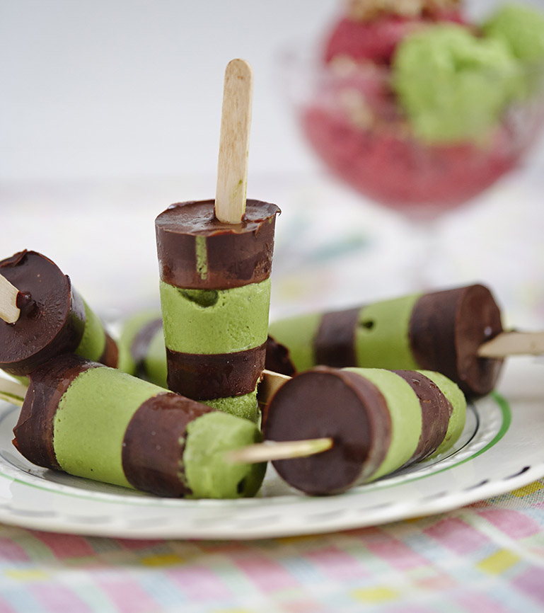 Pea and mint ice cream or lollies with chocolate