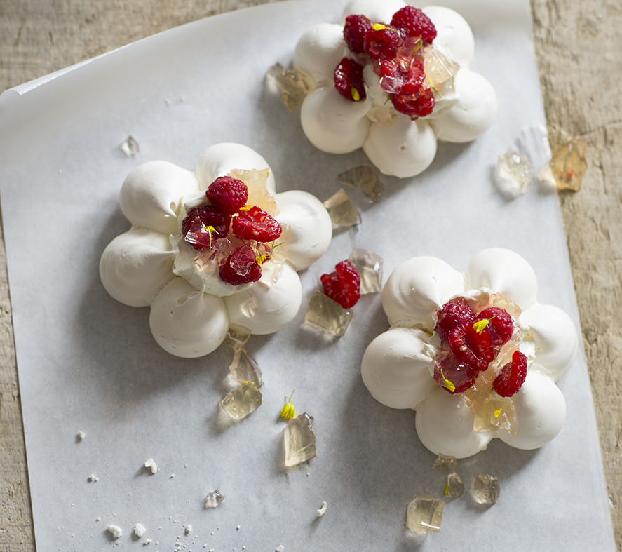 Pavlova flowers with apple jelly, raspberries and vanilla labneh