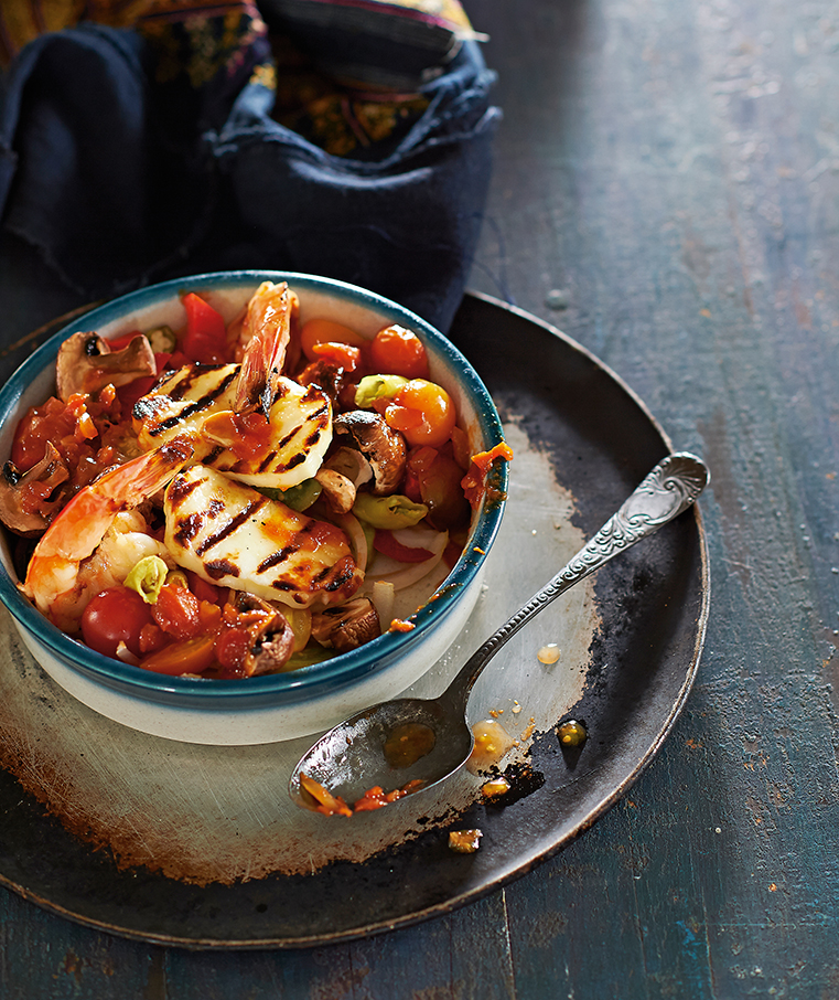 Karides güveç: Prawn, mushroom and haloumi casserole