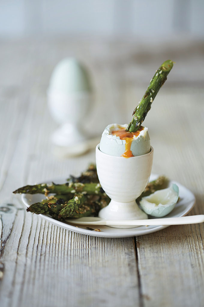 Boiled egg and nori asparagus soldiers