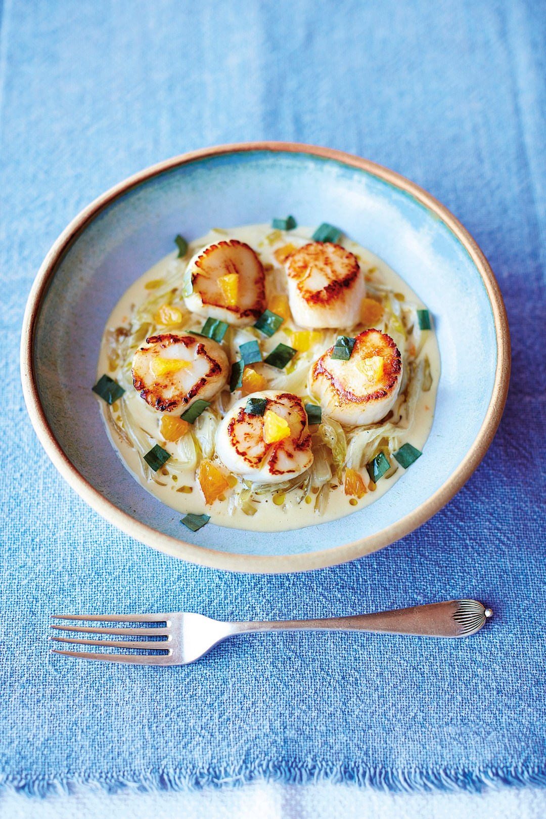 Pan-fried scallops, creamed chicory, orange and tarragon dressing