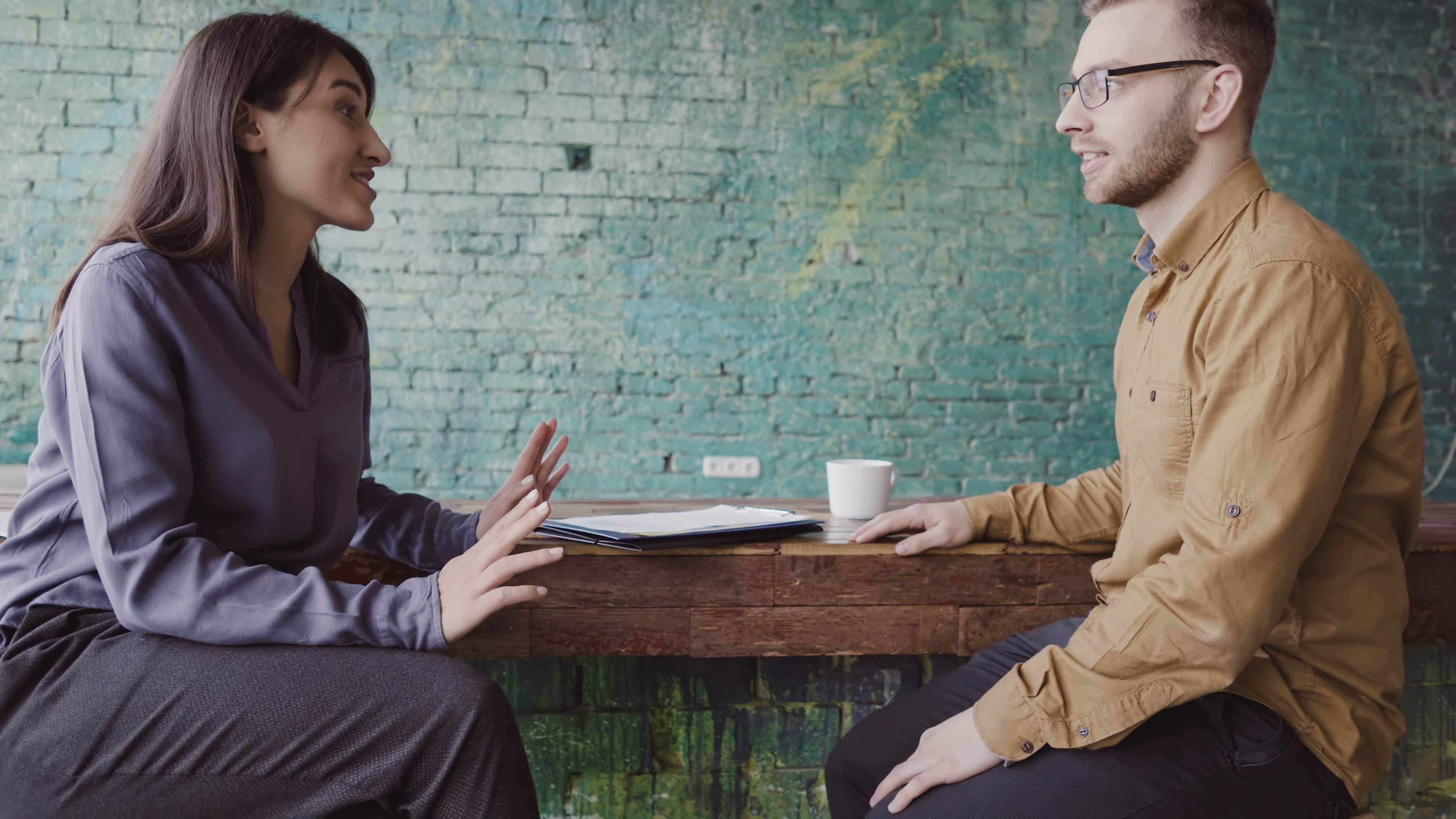 Two people lived to. Коллеги два человека фотосессия. People discussing. Интервью девушка. Мужчина и женщина обсуждают документ.