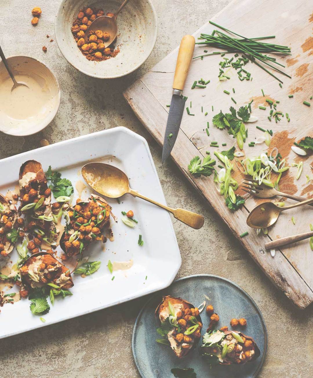 Recipes: Baked sweet potatoes, crispy chickpeas and tahini dressing - perfect for a meat-free Monday!