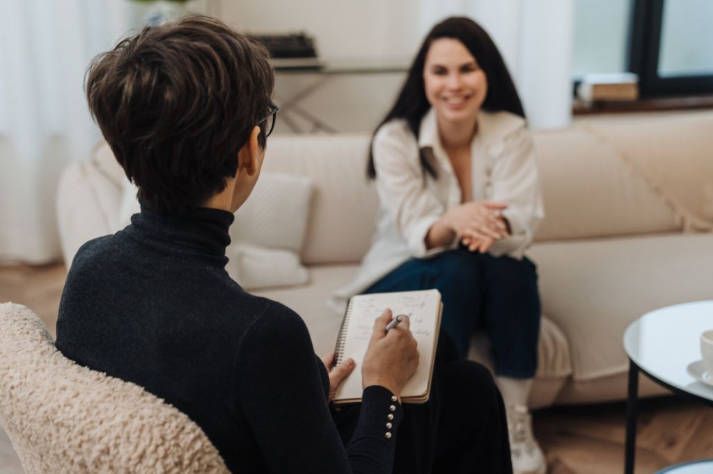 woman sits and talks to therapist