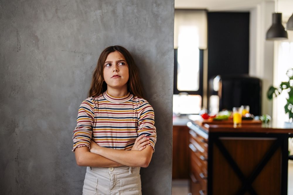 young girl looking confused and paranoid, exploring early childhood origins of personality disorders such as narcissism