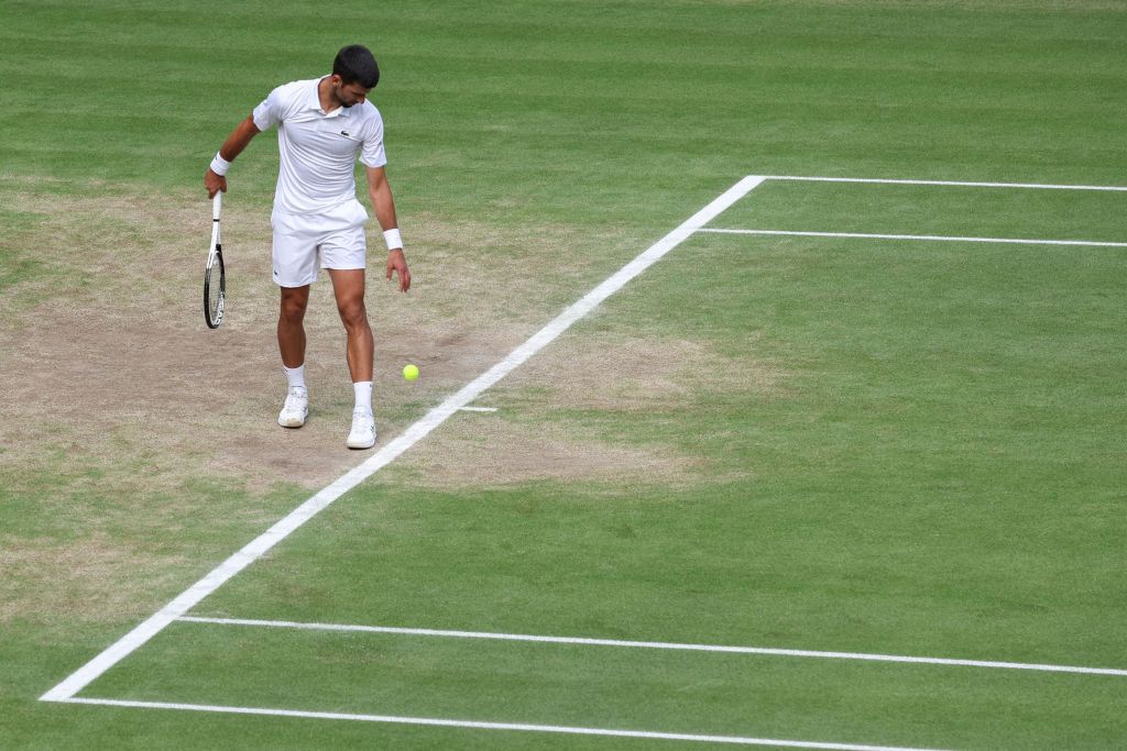 Novak Djokovic’s ball-bouncing routine